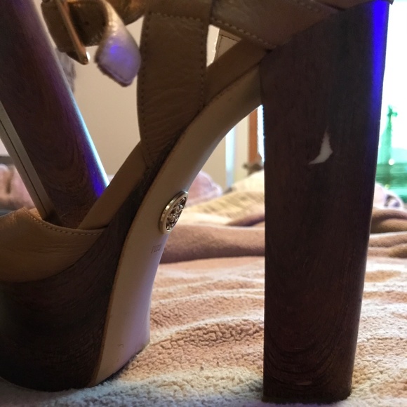 Guess Tan Vintage  heels - Picture 3 of 7